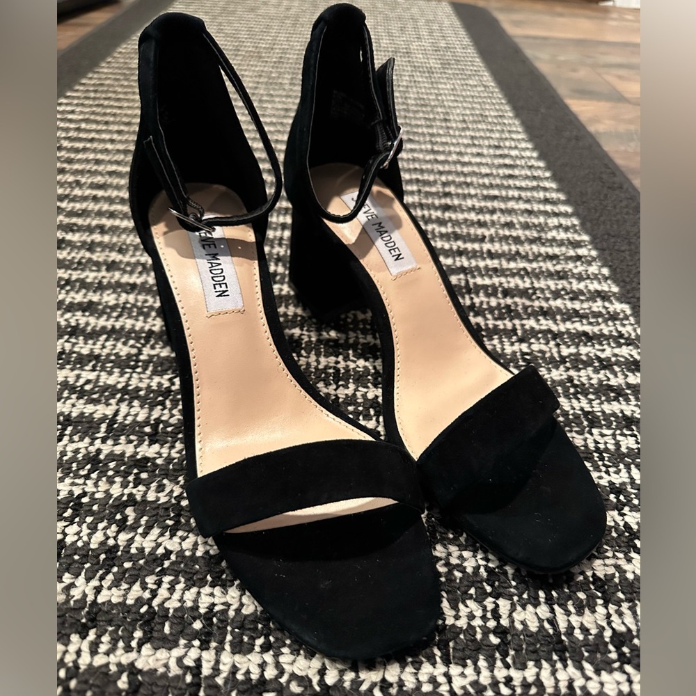 NWOB! Steve Madden suede block heel